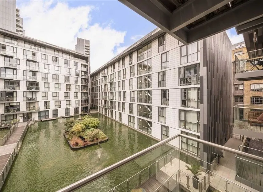 Times Square, Aldgate East, E1, photo 6