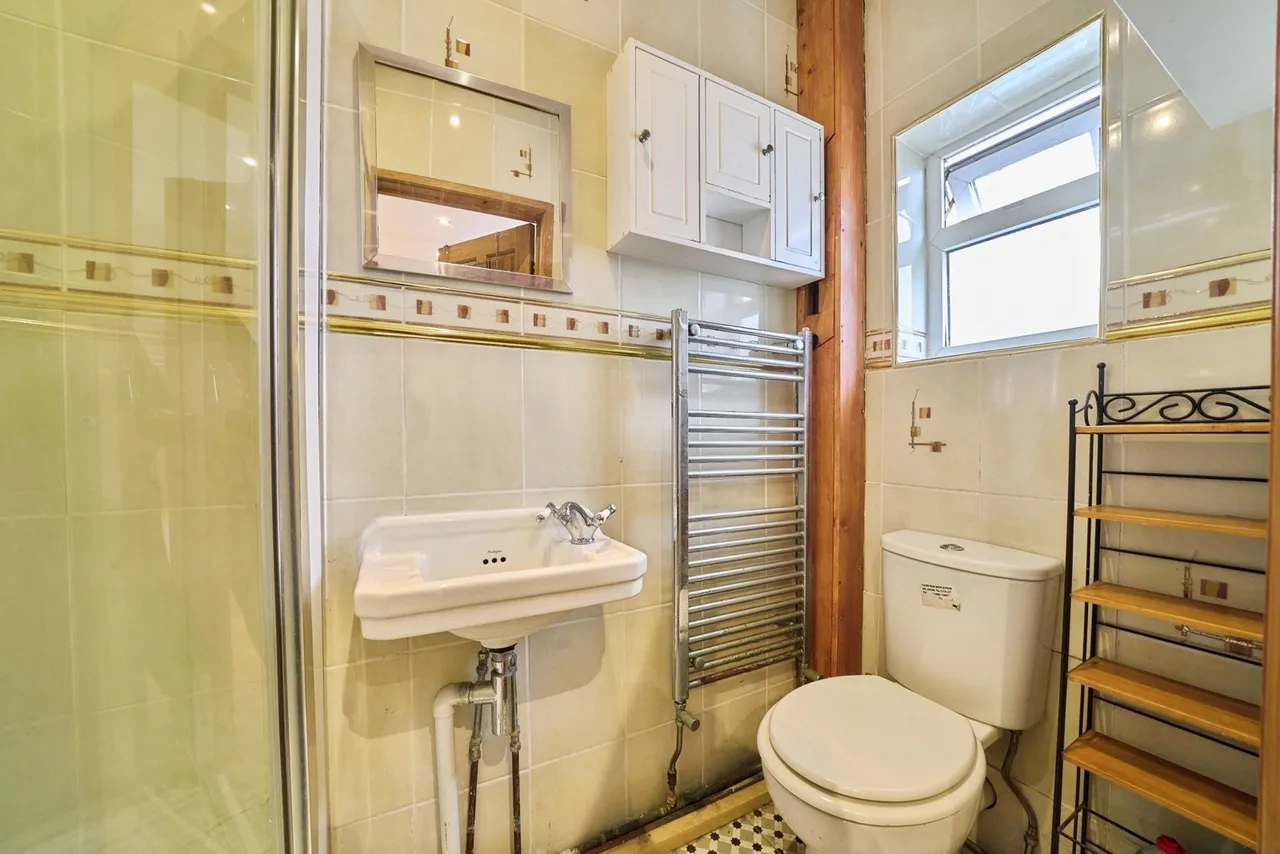 Roding Lane North, Woodford Green, IG8, photo 16