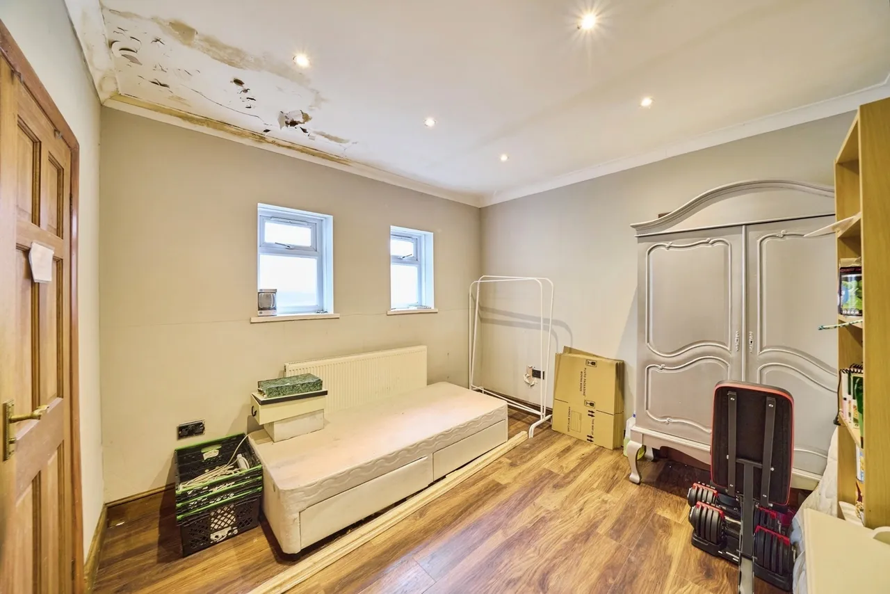 Roding Lane North, Woodford Green, IG8, photo 15