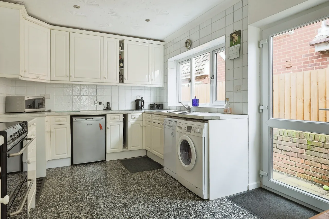 Cale Close, Tamworth, Staffordshire, B77, photo 5