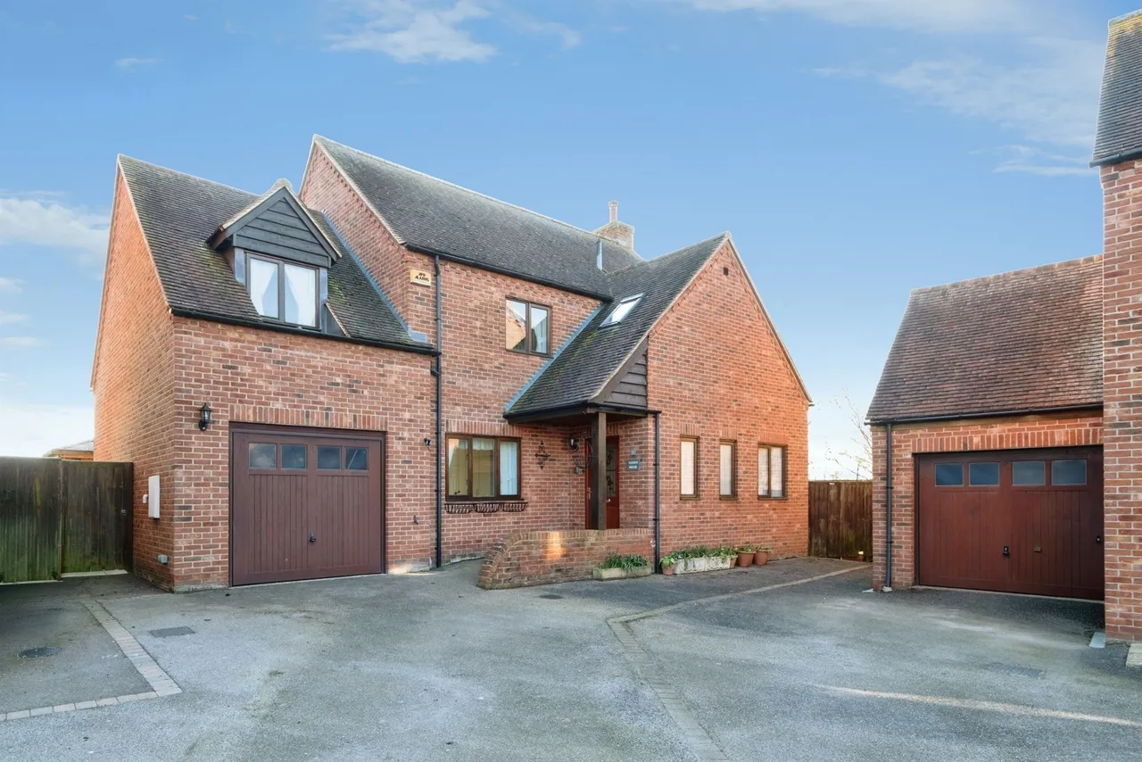 4 bed house for sale — Horseshoes Close, Grendon Underwood, Aylesbury
