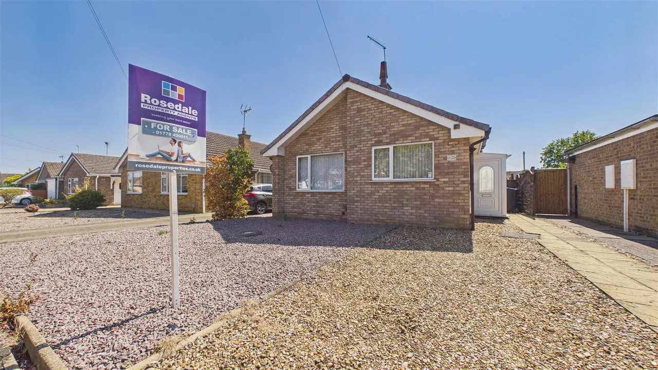 2 bed house for sale, Torfrida Drive, Bourne