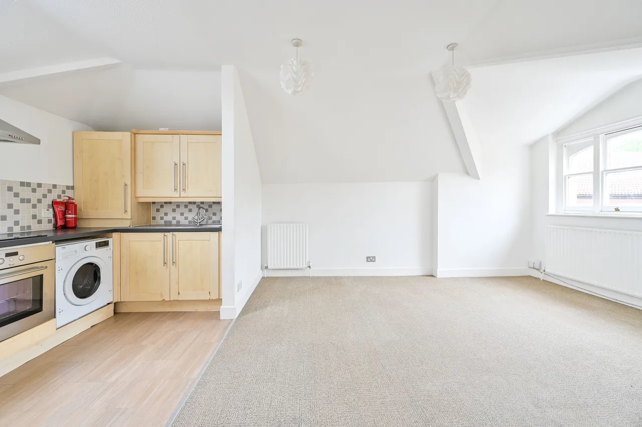 1 bed flat to rent — 7 Cedar House, 109 Thurlow Park Road, London