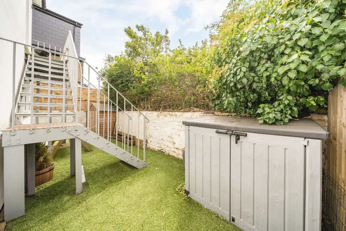 Franche Court Road, SW17, photo 5
