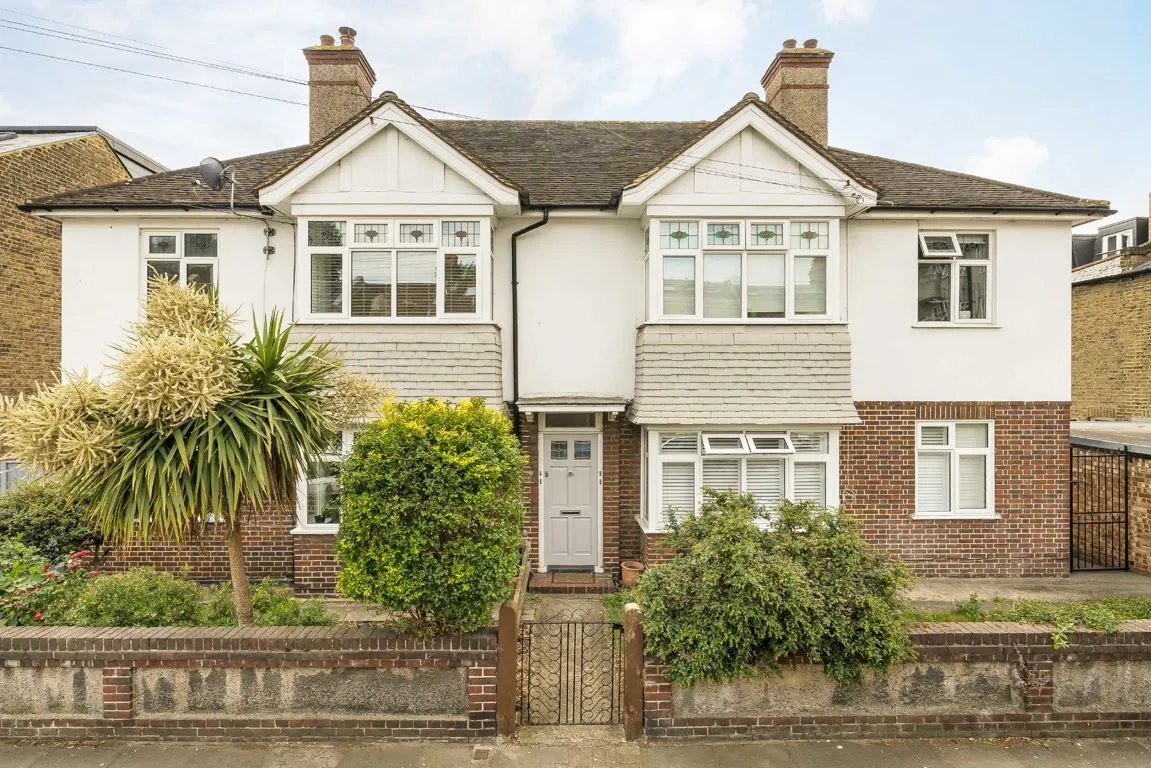 2 bed flat for sale, Franche Court Road, SW17