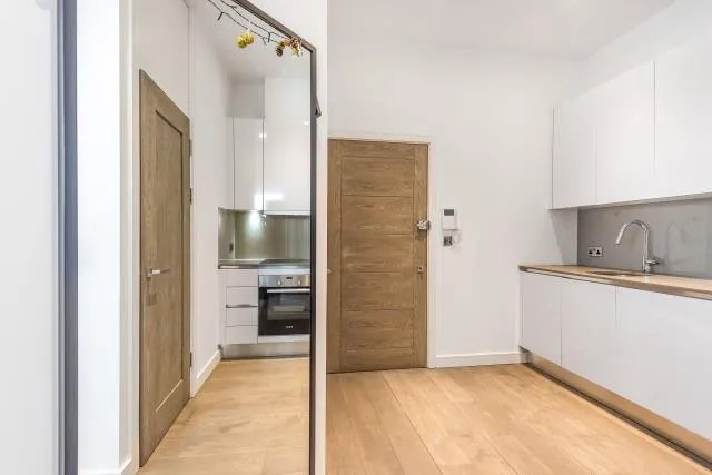 Wellington Street, Slough, SL1, photo 9