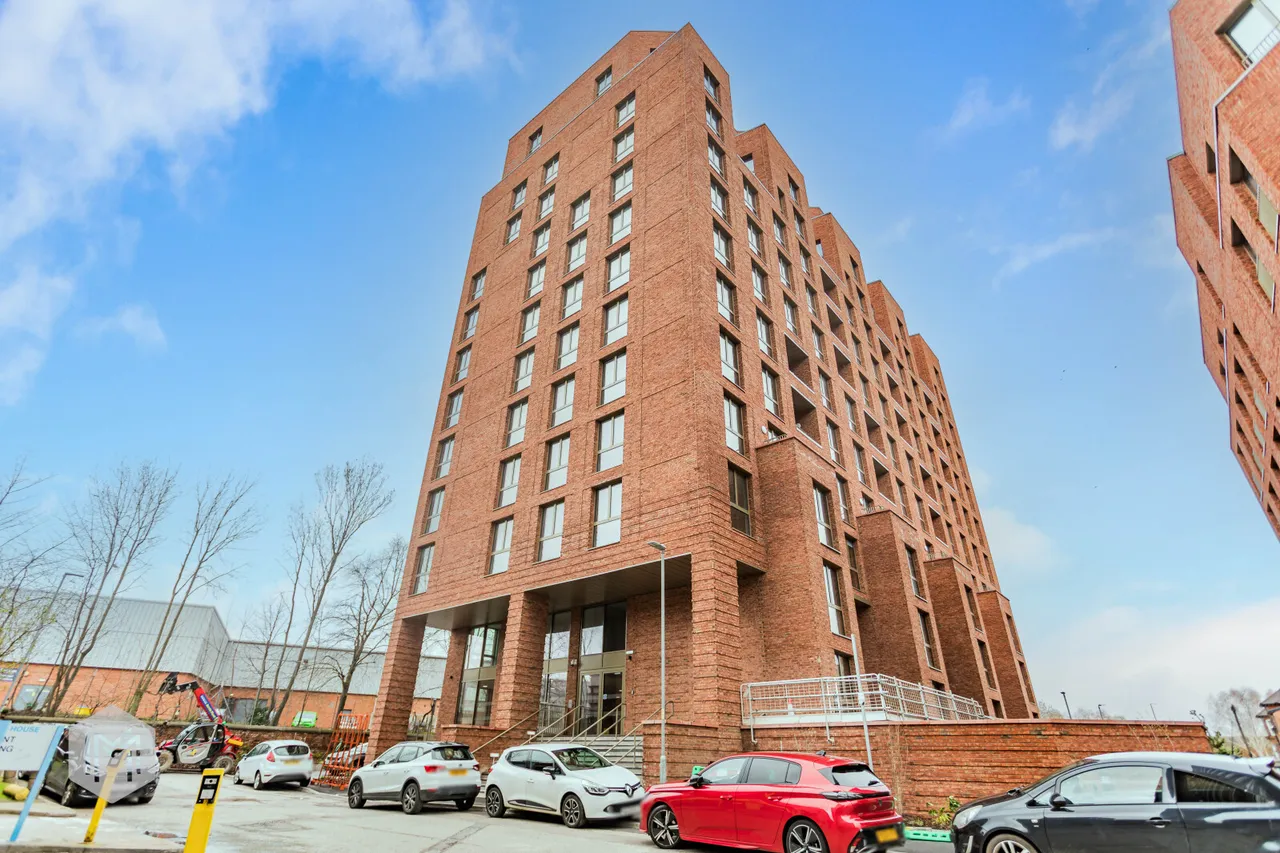 2 bed flat to rent, Trafford Gardens, Old Trafford, M16