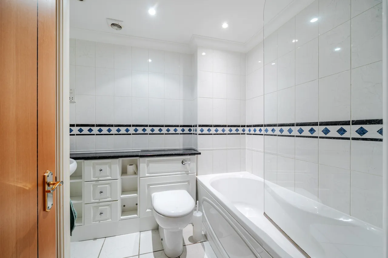 London Road, Marlborough, SN8, photo 7