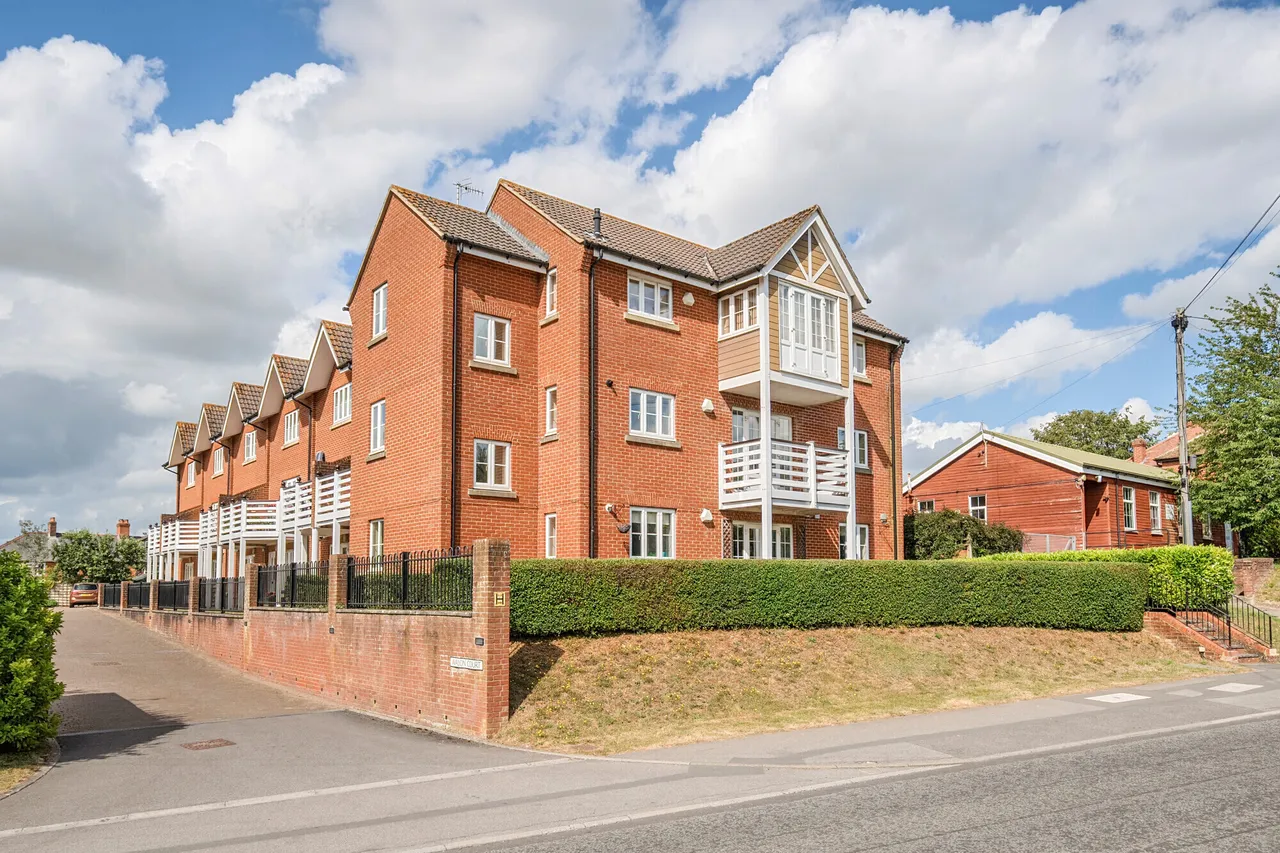 2 bed flat for sale — London Road, Marlborough, SN8