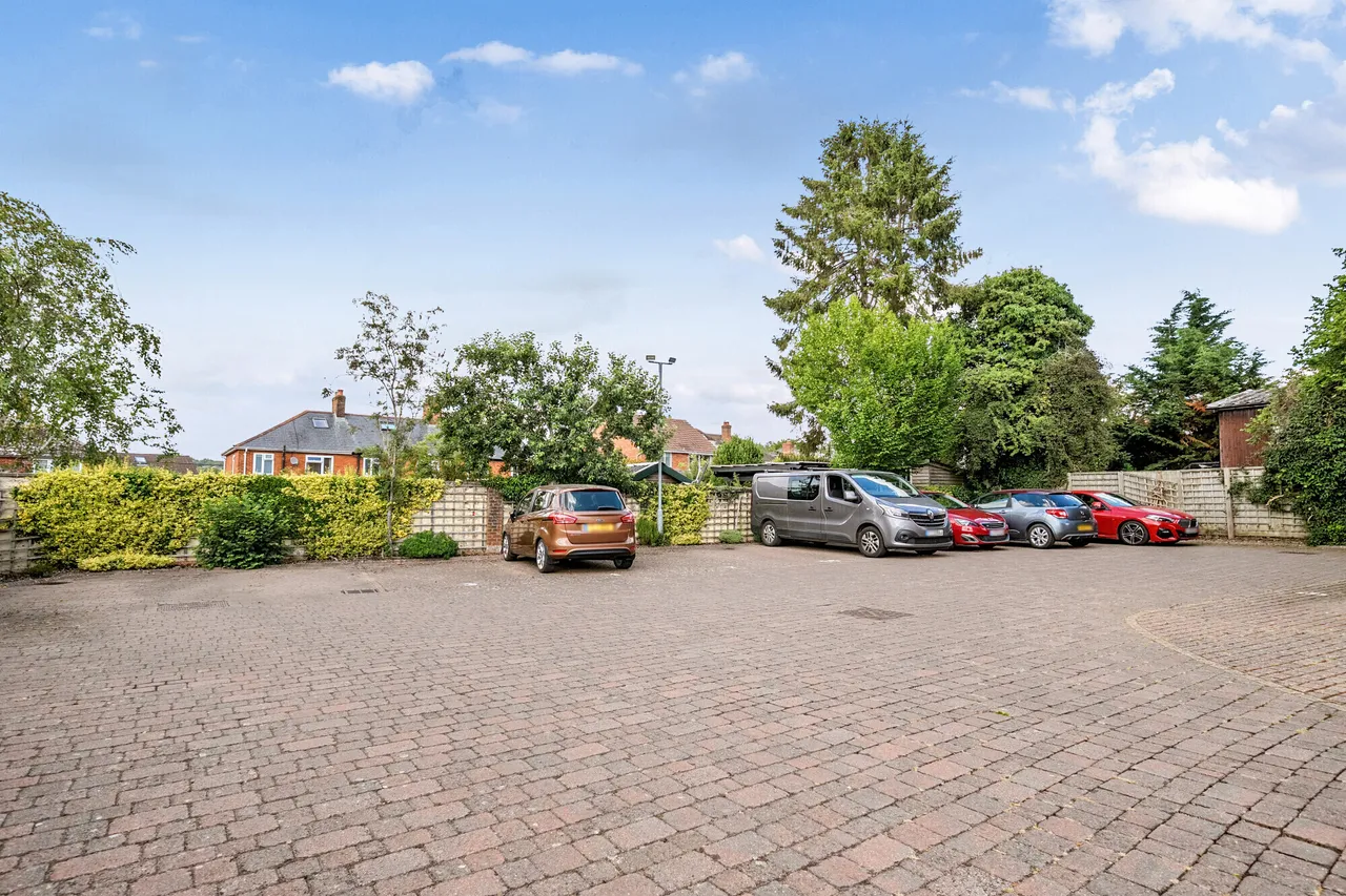 London Road, Marlborough, SN8, photo 11