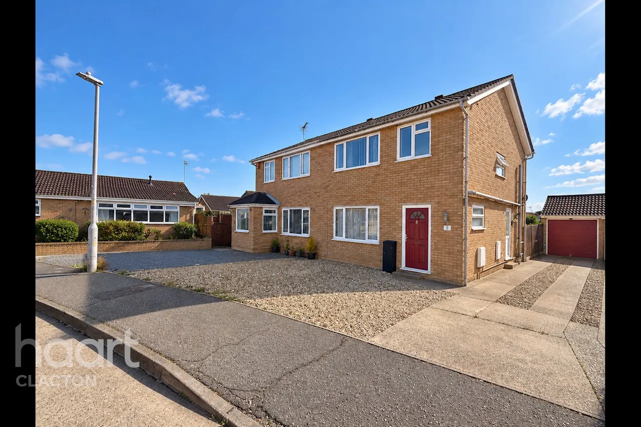 4 bed house for sale, Fairlop Close, Clacton-On-Sea, CO15