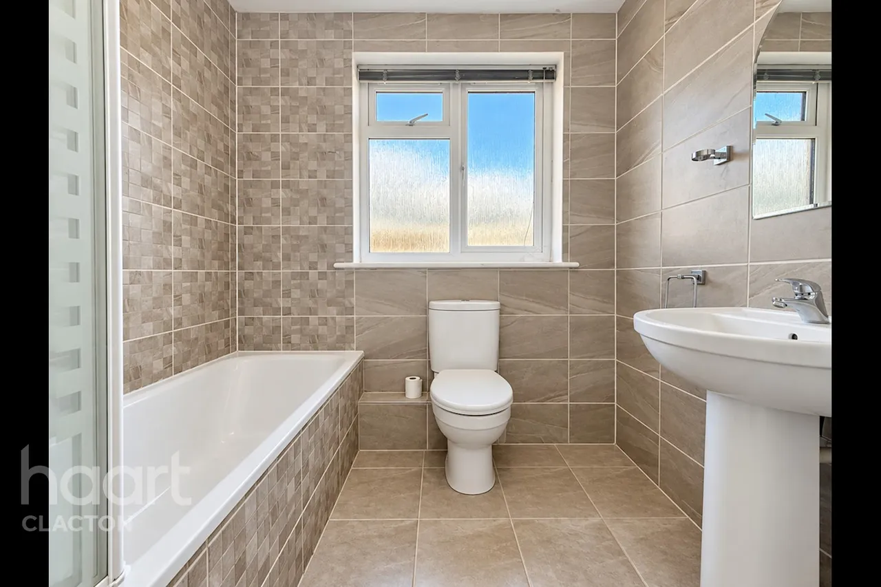 Fairlop Close, Clacton-On-Sea, CO15, photo 12