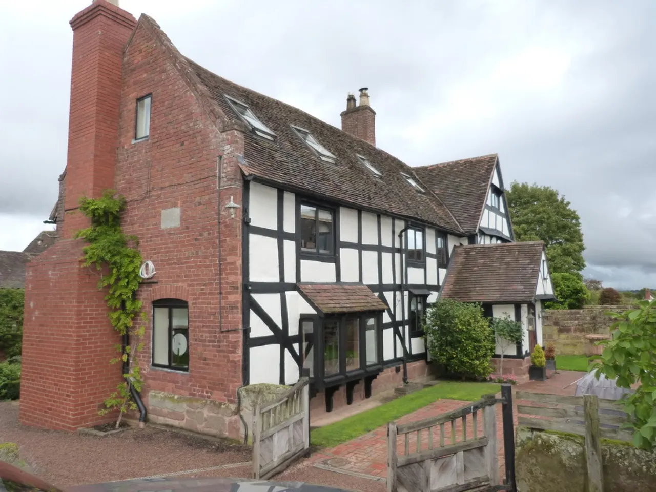 Near Ombersley, WR9, photo 20