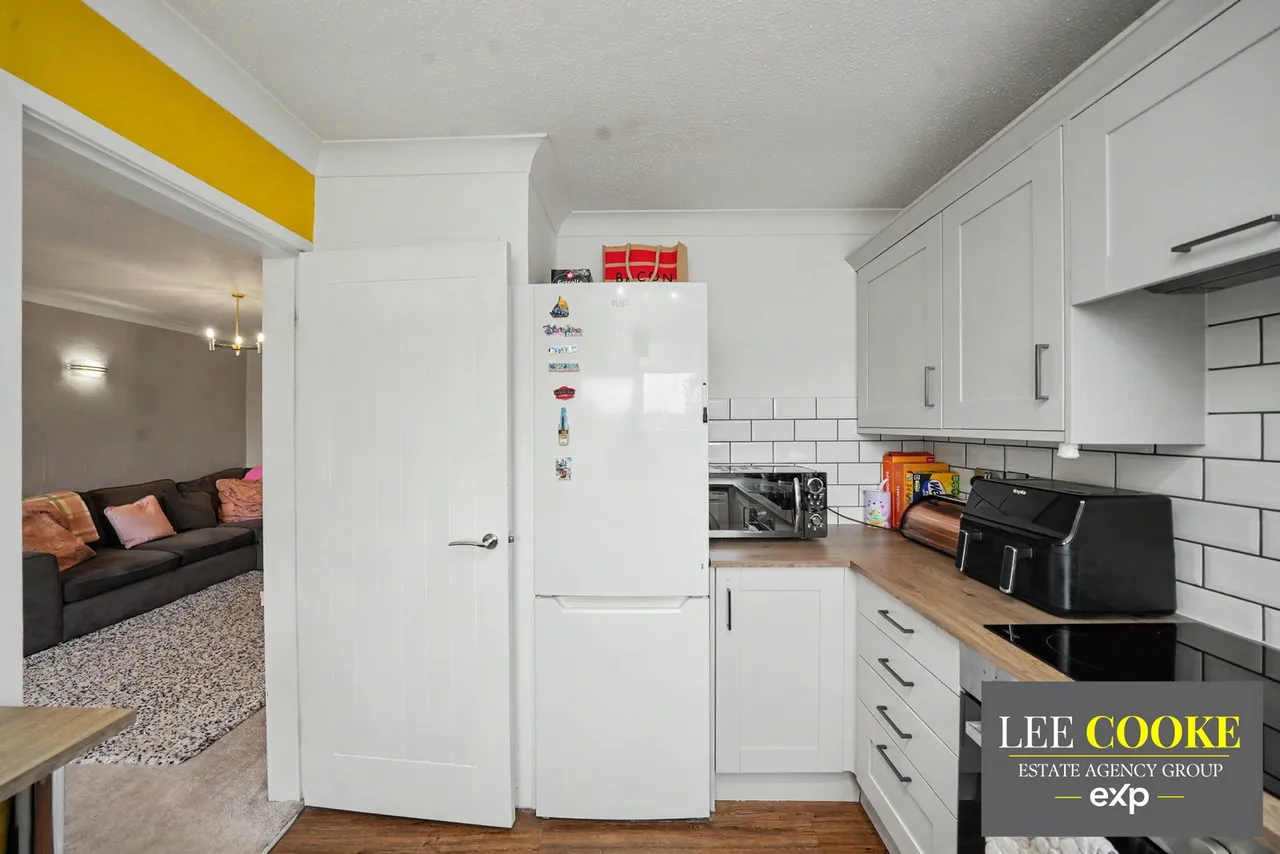 Off Newbridge Crescent, Tettenhall, WV6, photo 13