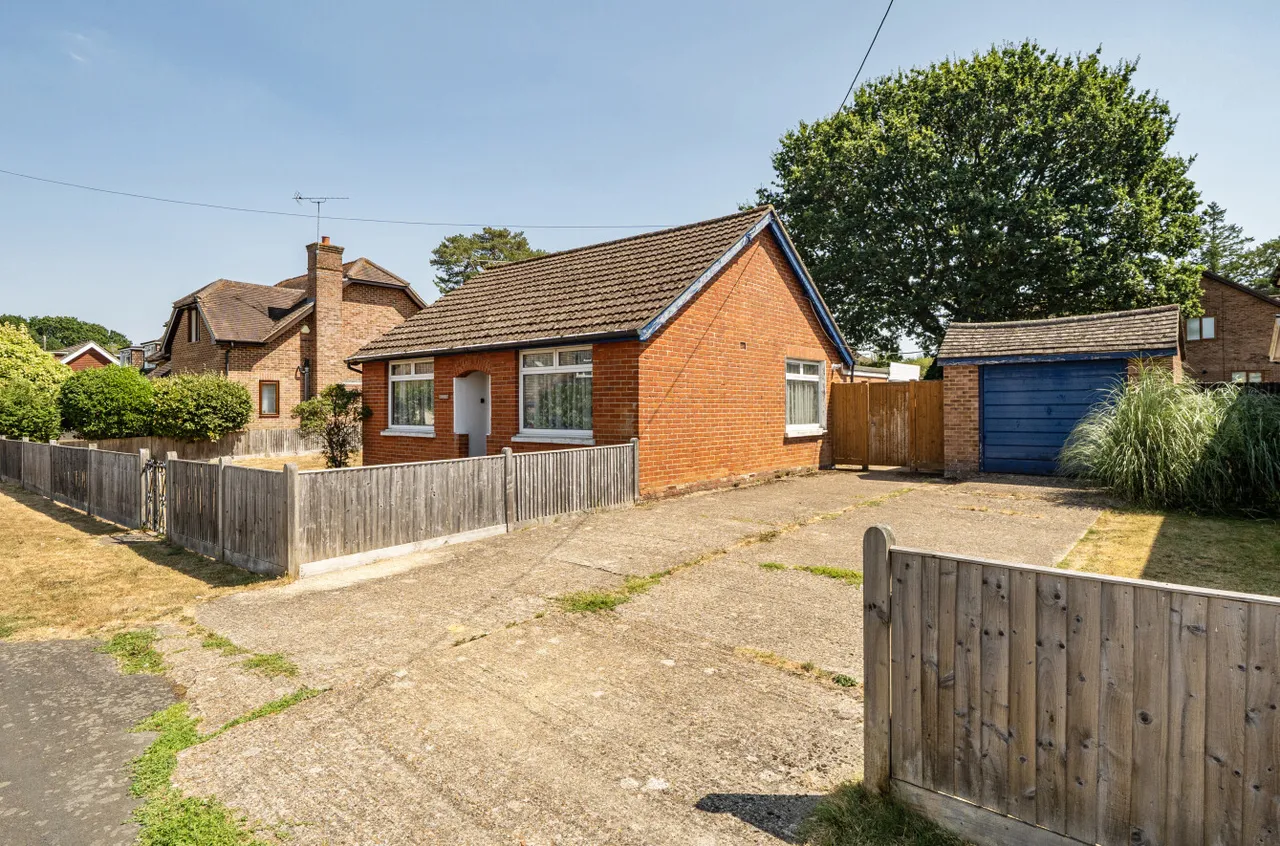 2 bed house for sale, Firgrove Road, North Baddesley, SO52