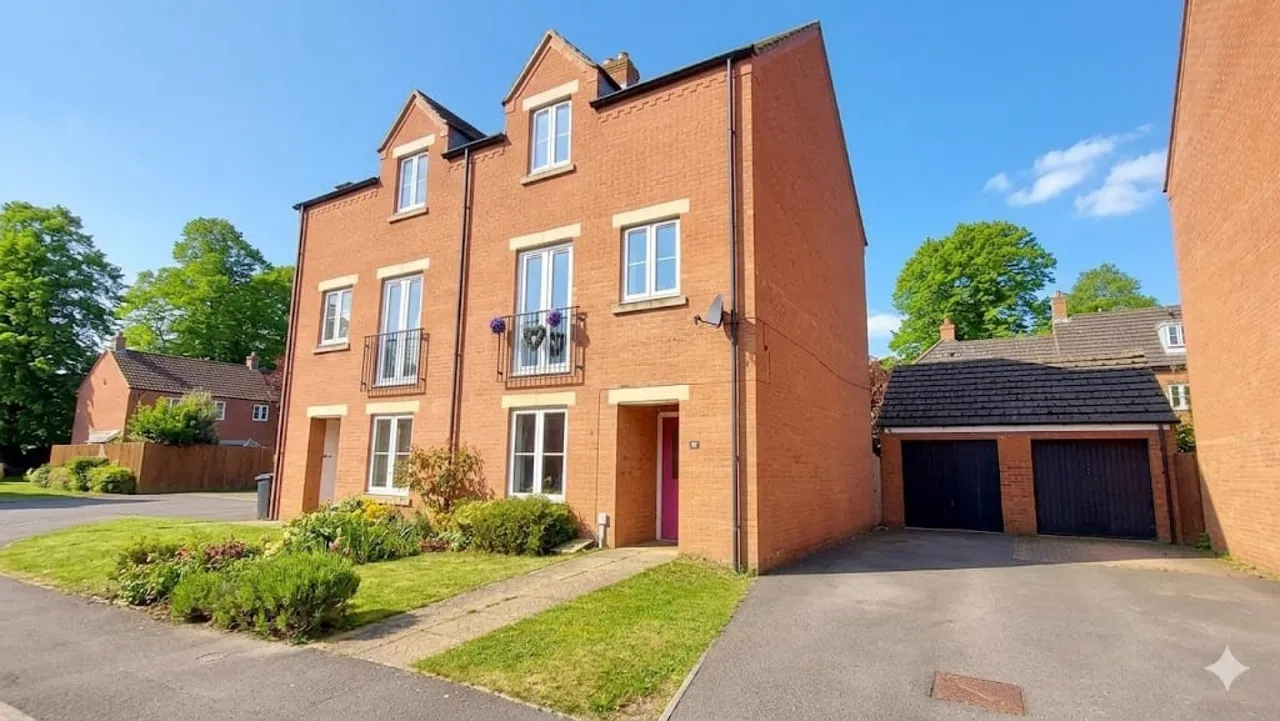 4 bed house for sale — Kestrel Drive, Bourne, PE10