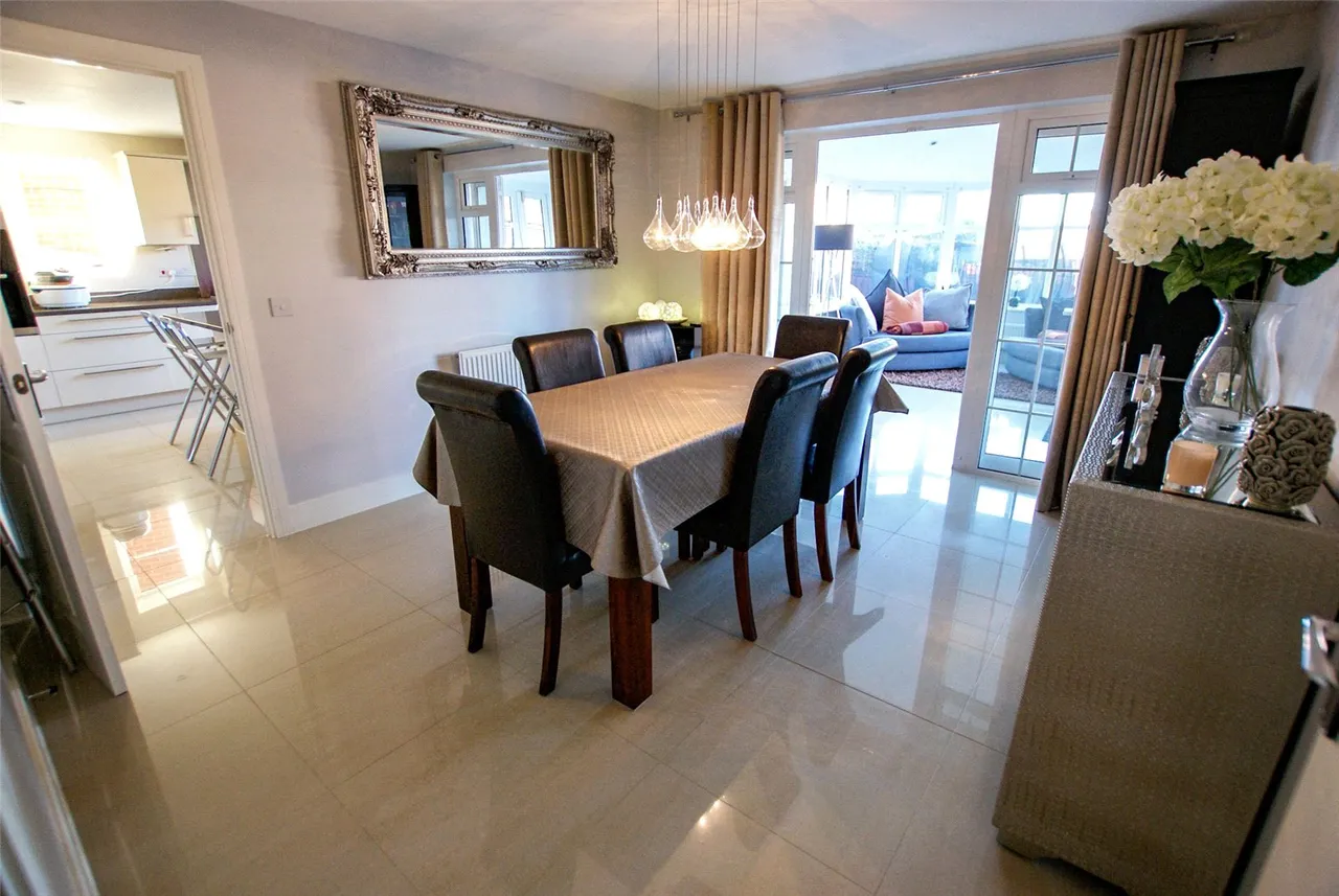 Hatts Close, Hartley Wintney, RG27 8WX, photo 7