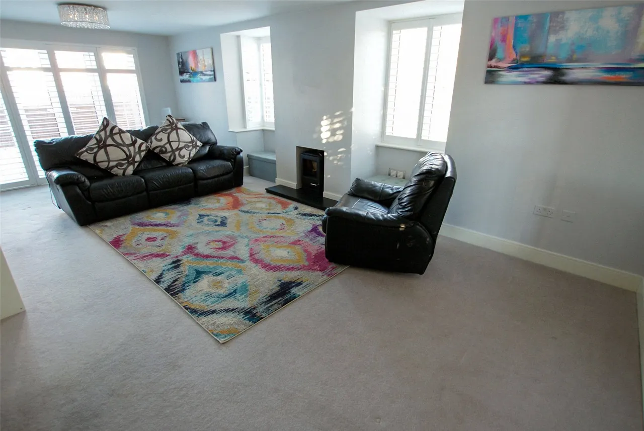 Hatts Close, Hartley Wintney, RG27 8WX, photo 5