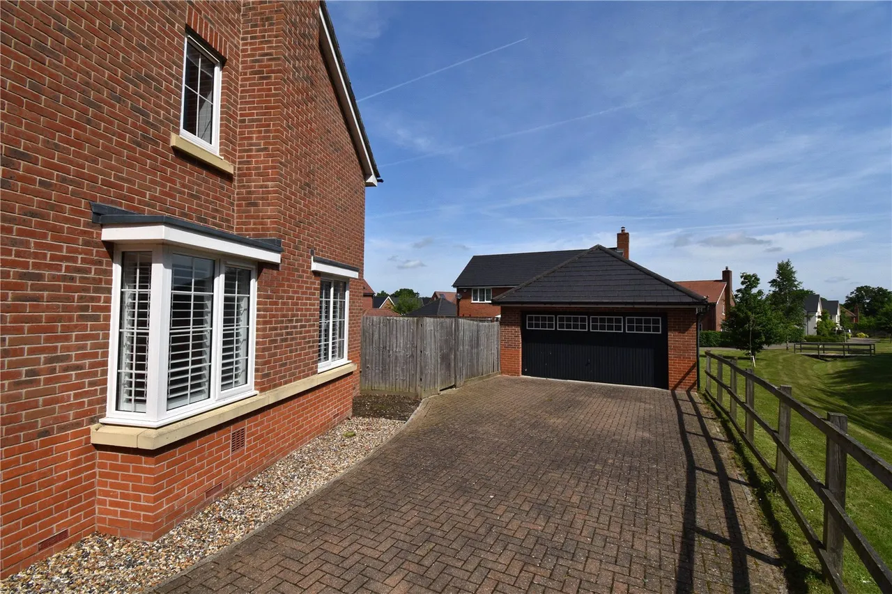 Hatts Close, Hartley Wintney, RG27 8WX, photo 17