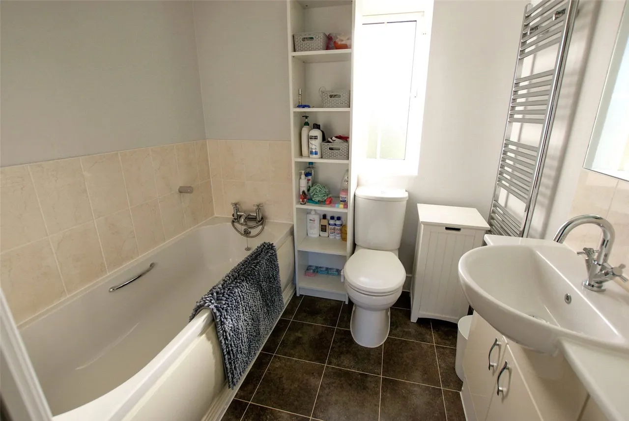 Hatts Close, Hartley Wintney, RG27 8WX, photo 12
