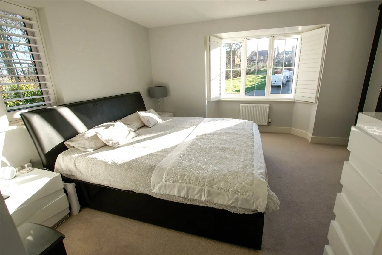 Hatts Close, Hartley Wintney, RG27 8WX, photo 9