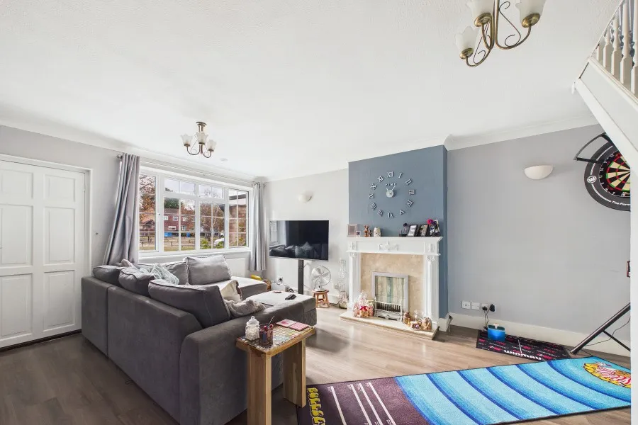 Southwark Close, Yateley, GU46, photo 3