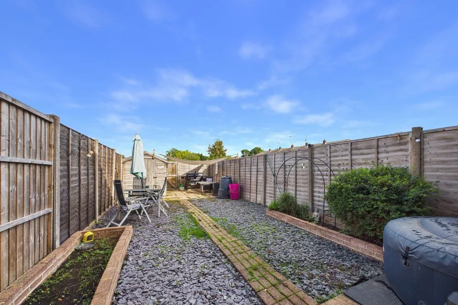 Southwark Close, Yateley, GU46, photo 12