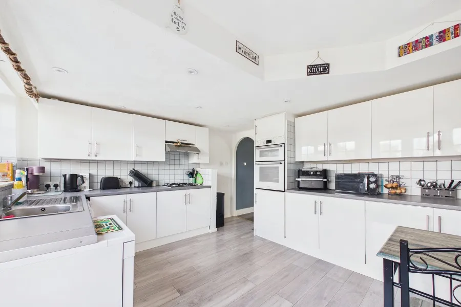 Southwark Close, Yateley, GU46, photo 4