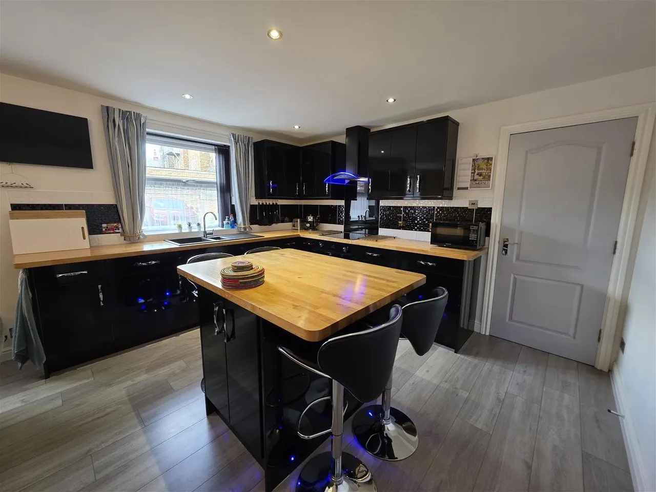 Belvedere Place, Scarborough YO11 2QX, photo 2