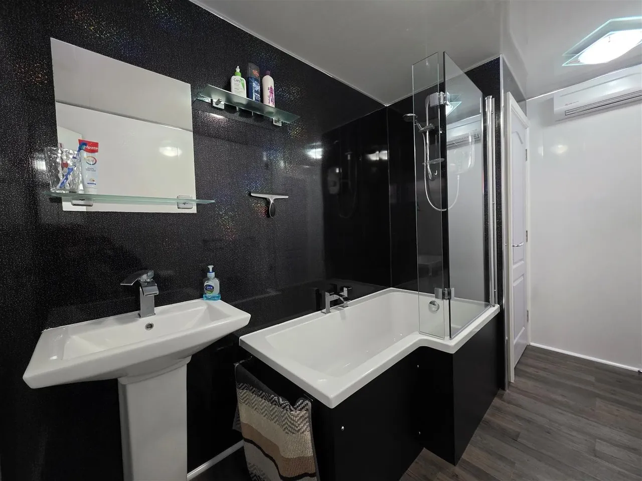 Belvedere Place, Scarborough YO11 2QX, photo 14