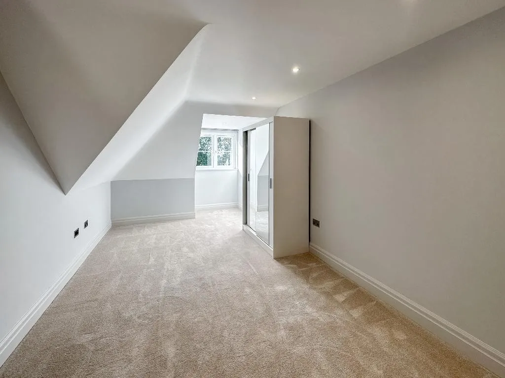 Limpsfield Road, Warlingham, photo 17