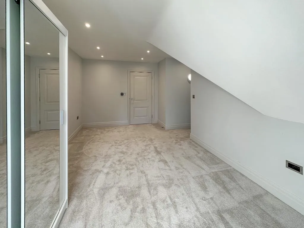 Limpsfield Road, Warlingham, photo 8