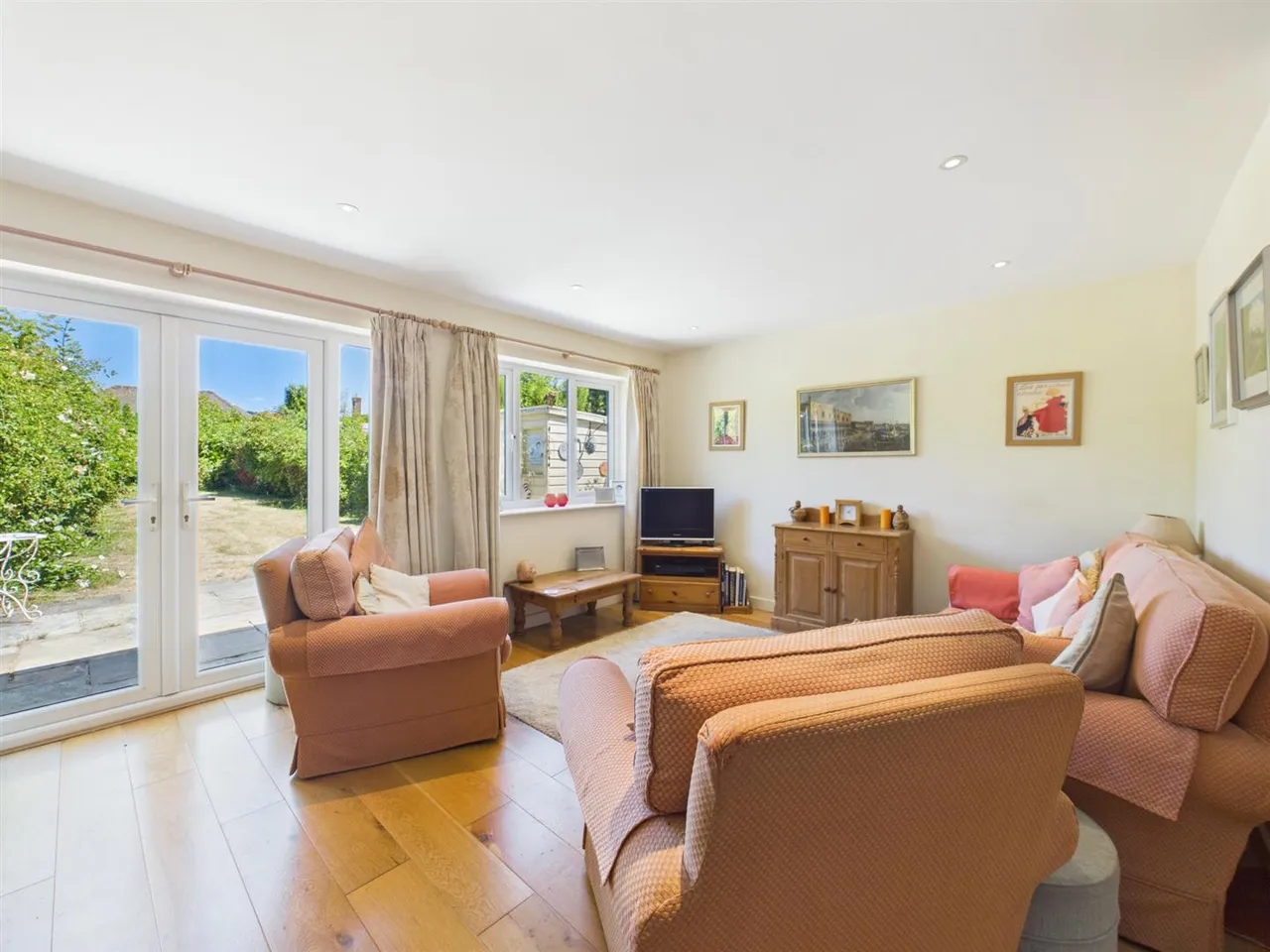 Howletts Lane, Ruislip, HA4 7RR, photo 2