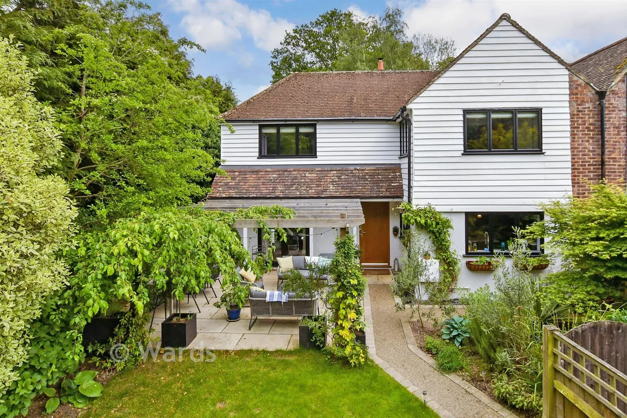 4 bed house for sale, Warmlake Road, Sutton Valence, ME17