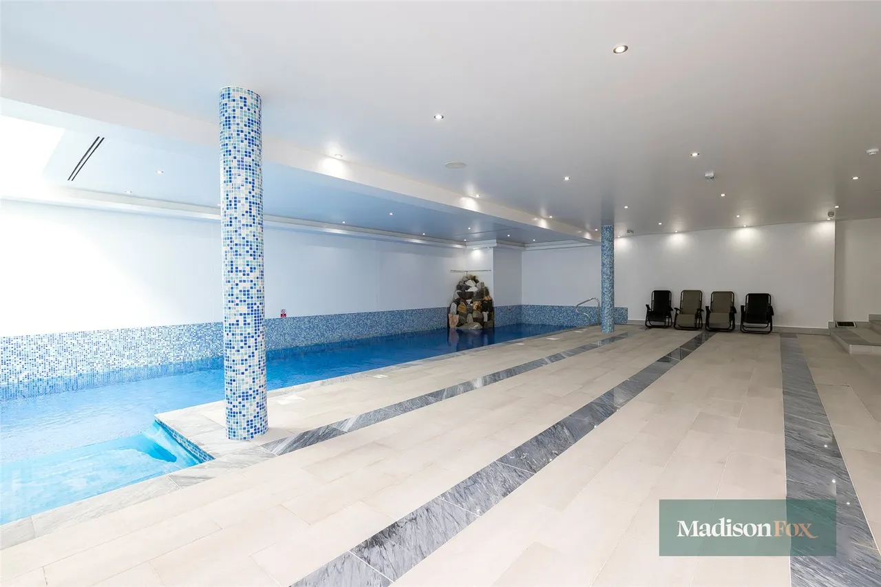 Eden Avenue, Chigwell, IG7, photo 21