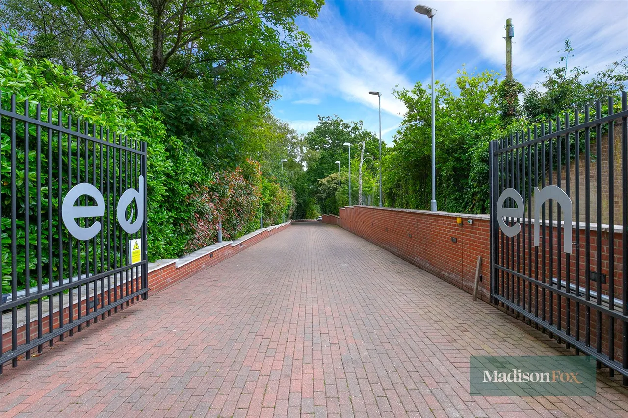 Eden Avenue, Chigwell, IG7, photo 25