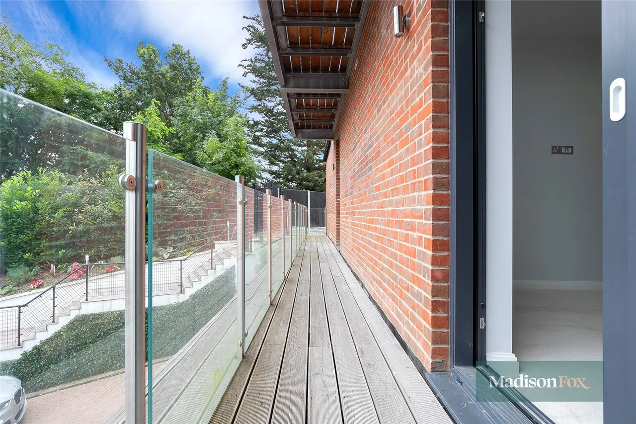 Eden Avenue, Chigwell, IG7, photo 18