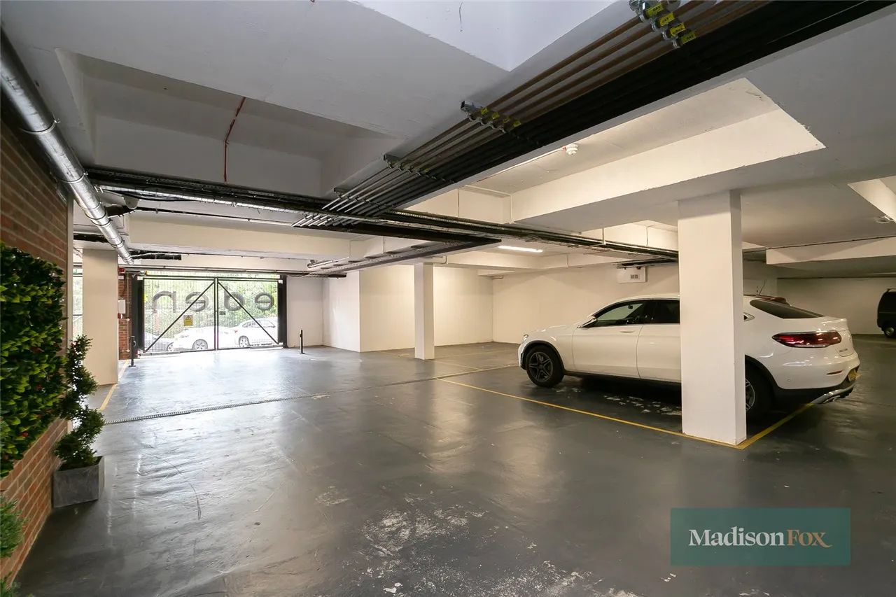 Eden Avenue, Chigwell, IG7, photo 24