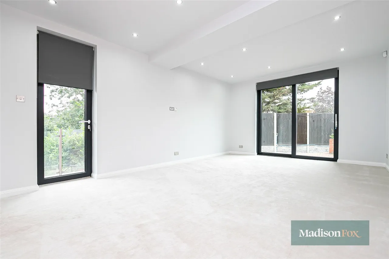 Eden Avenue, Chigwell, IG7, photo 11