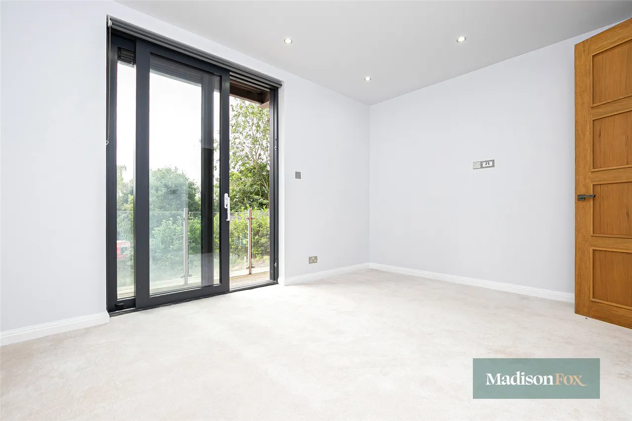 Eden Avenue, Chigwell, IG7, photo 15