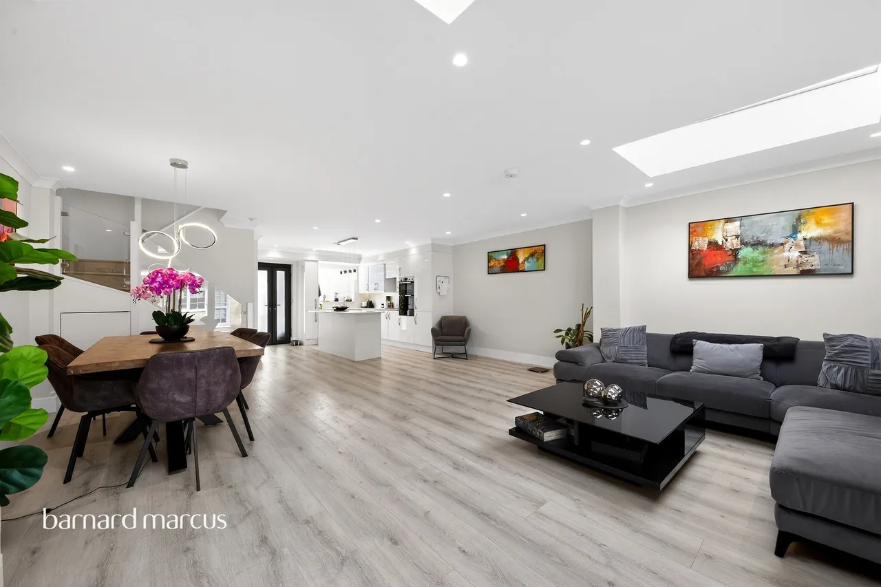 York Way, London, N20, photo 14