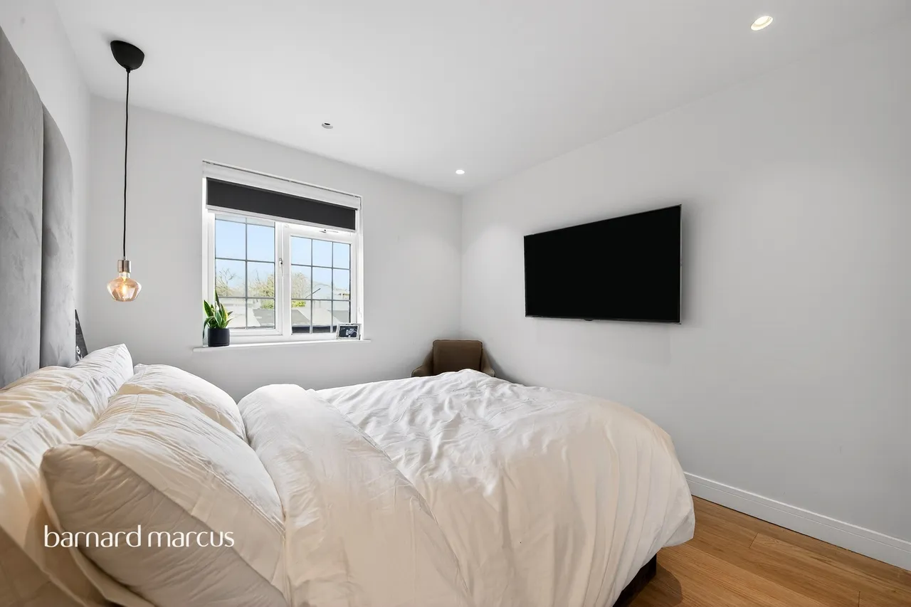 York Way, London, N20, photo 8