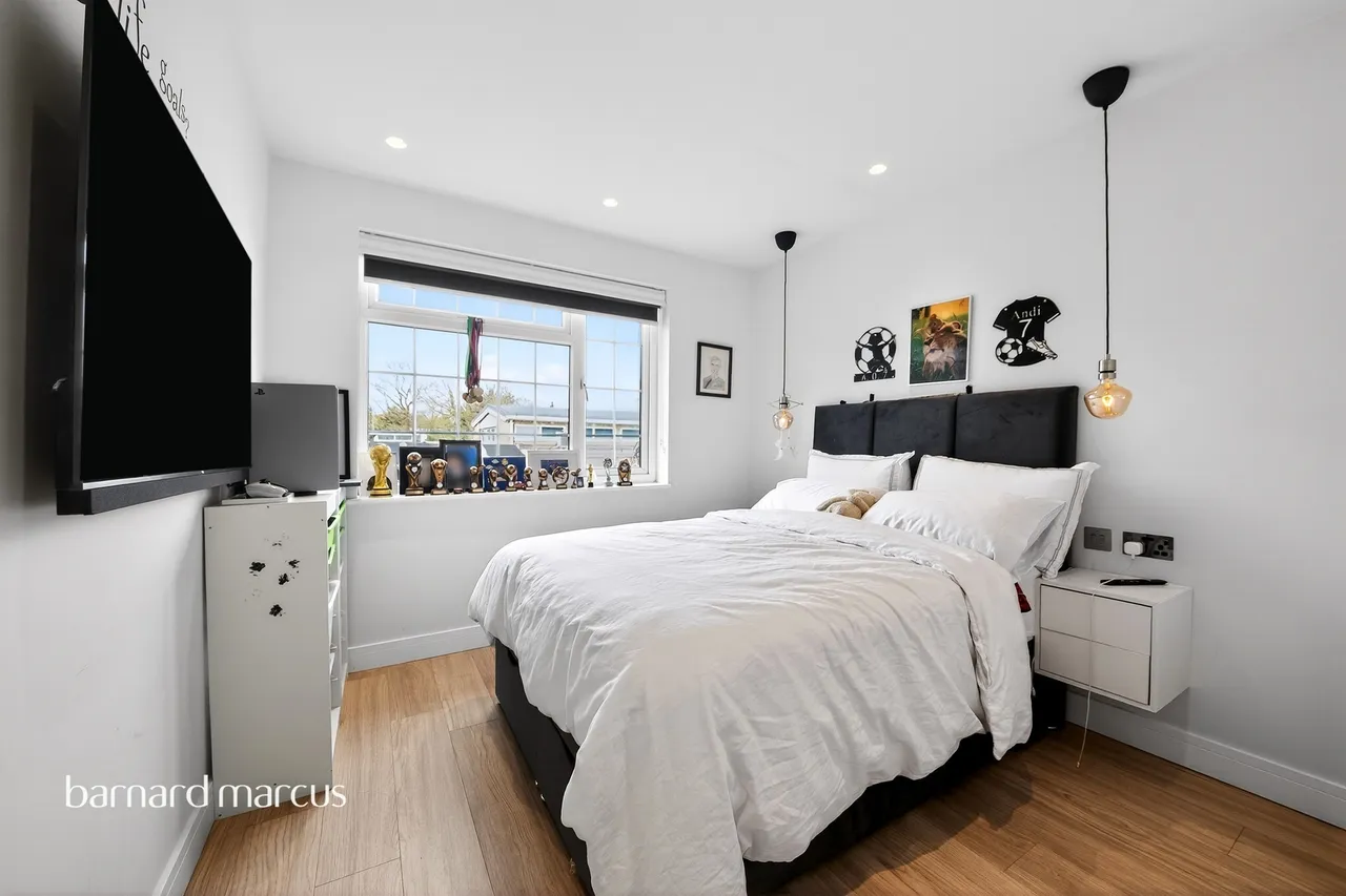 York Way, London, N20, photo 6