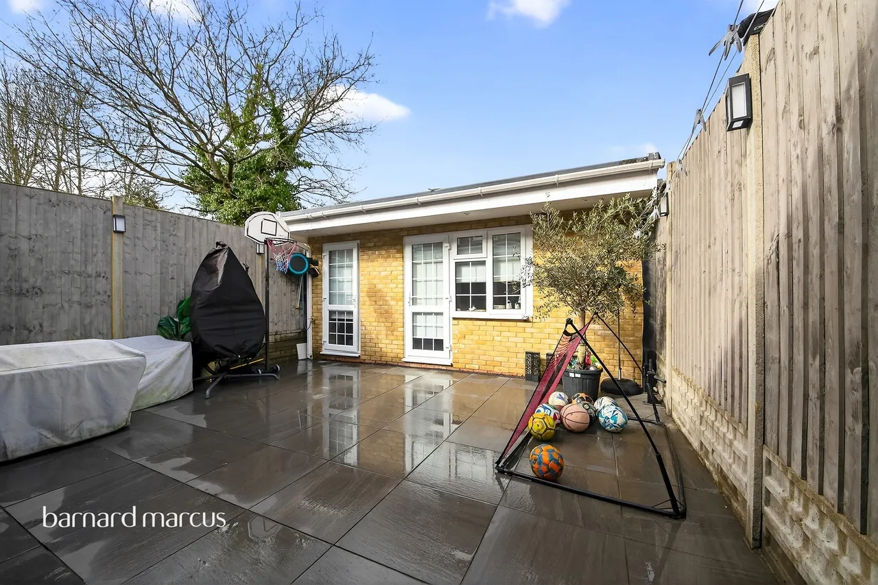 York Way, London, N20, photo 13
