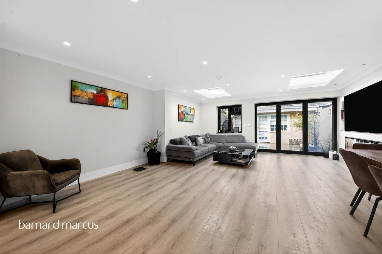 York Way, London, N20, photo 12