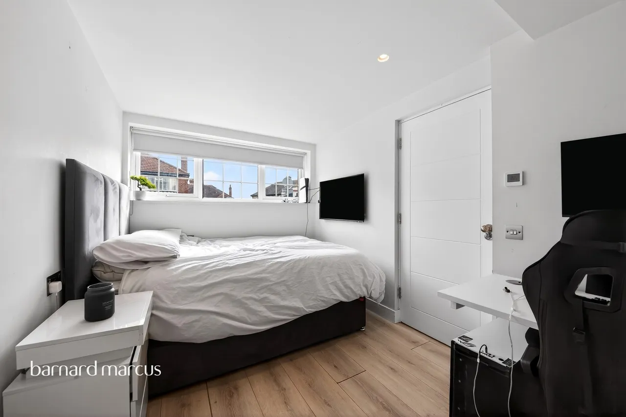 York Way, London, N20, photo 11