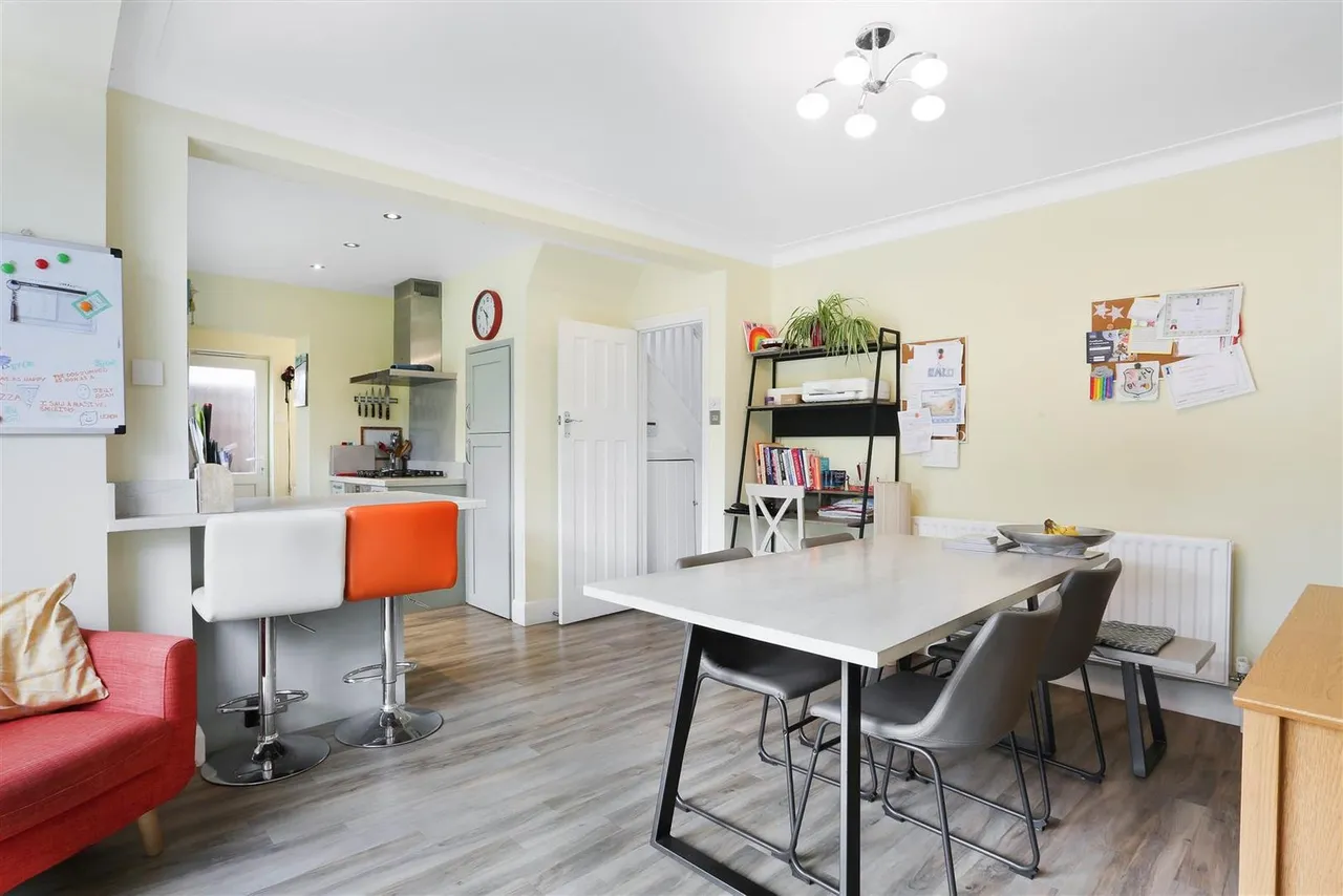 Commonfield Road, Banstead, SM7 2JY, photo 8