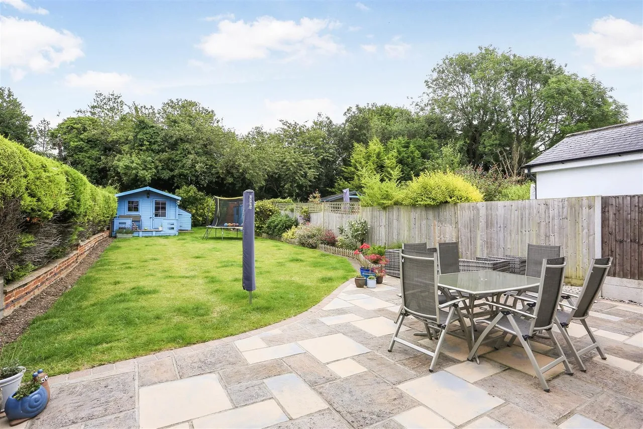 Commonfield Road, Banstead, SM7 2JY, photo 10