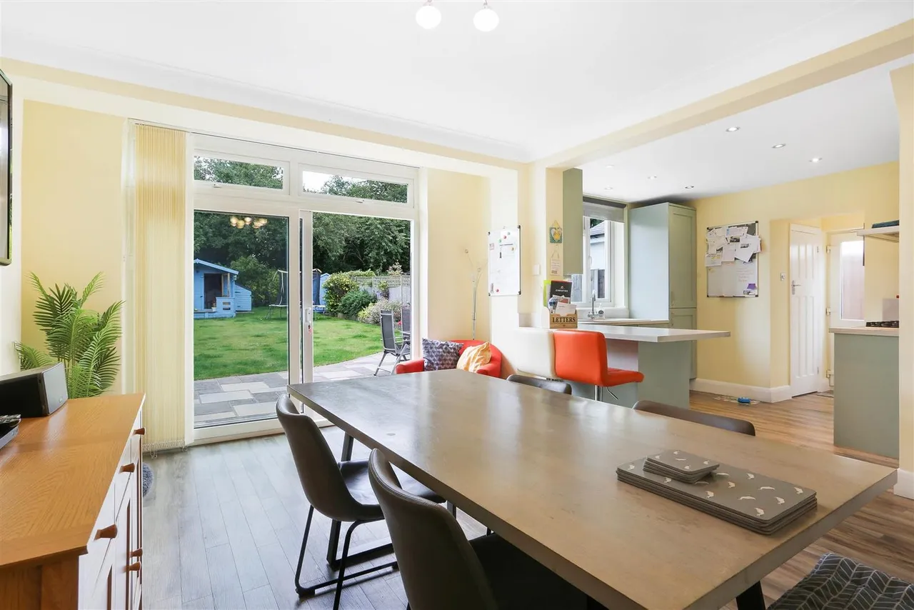 Commonfield Road, Banstead, SM7 2JY, photo 9