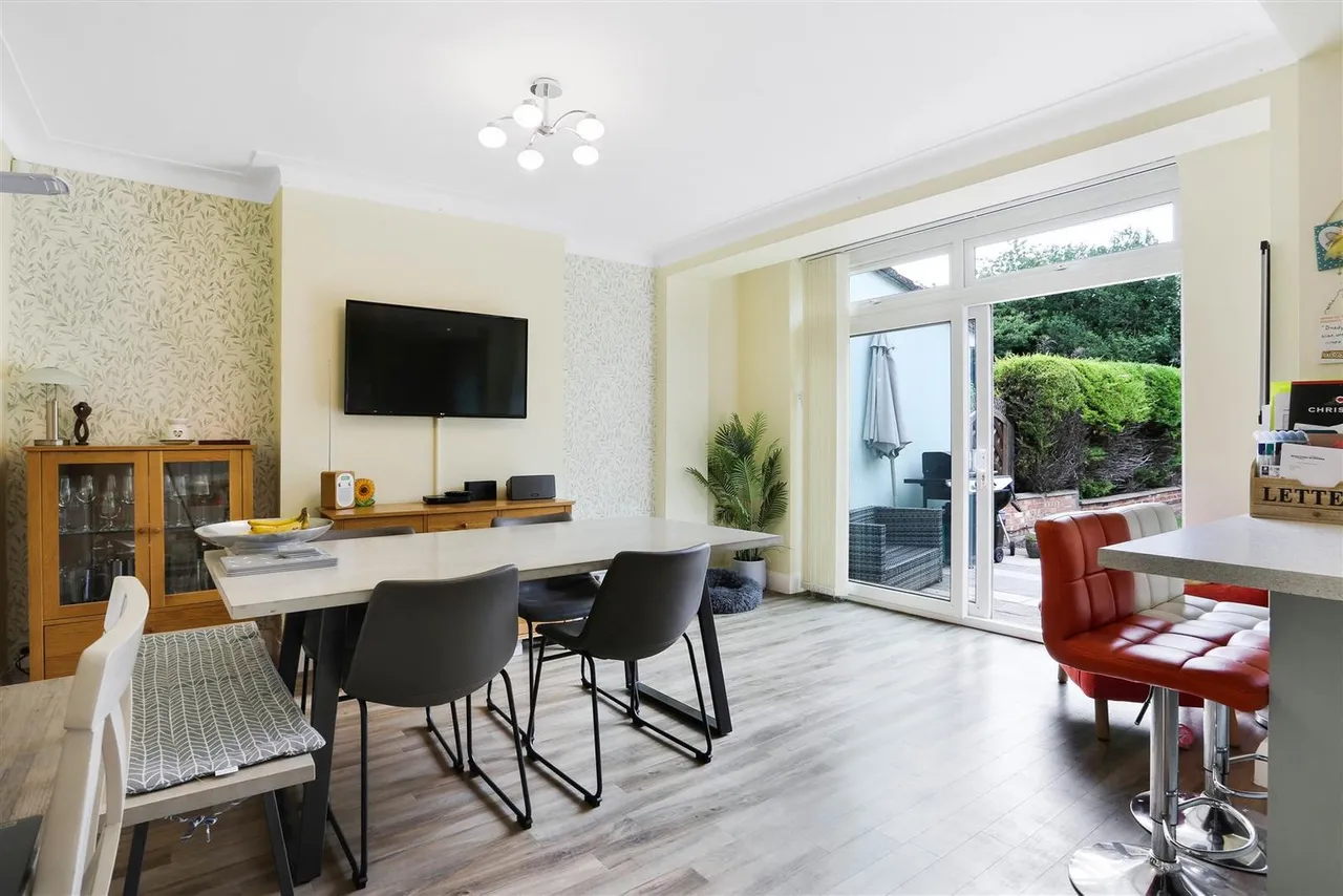 Commonfield Road, Banstead, SM7 2JY, photo 7